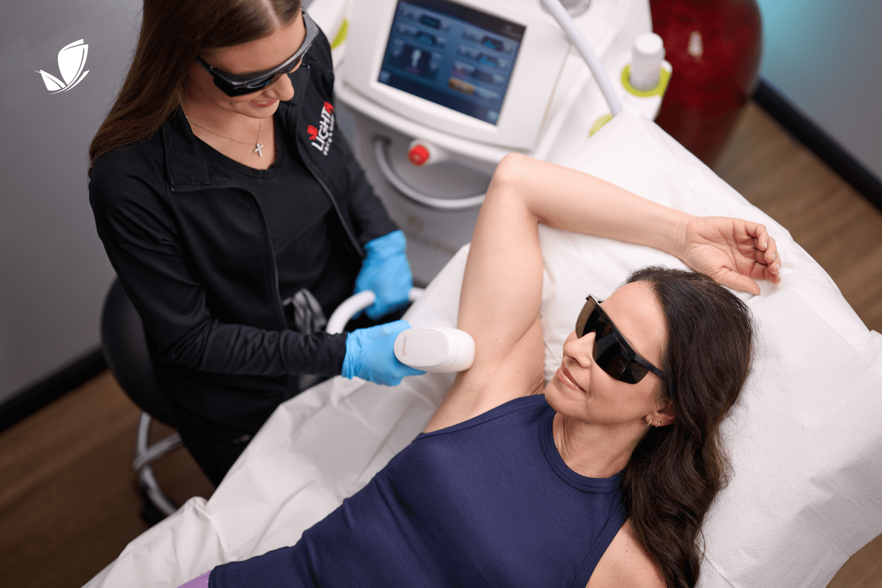 woman getting laser lipo treatment